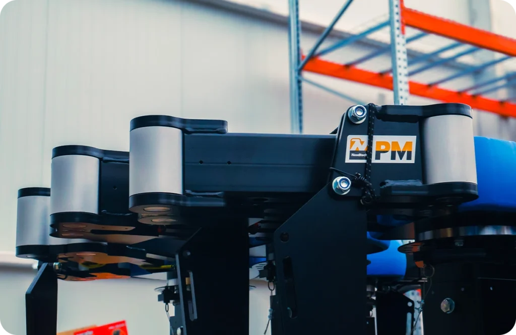 NEODITECH lifting jib equipped with new extruded double pivots in anodized aluminum.