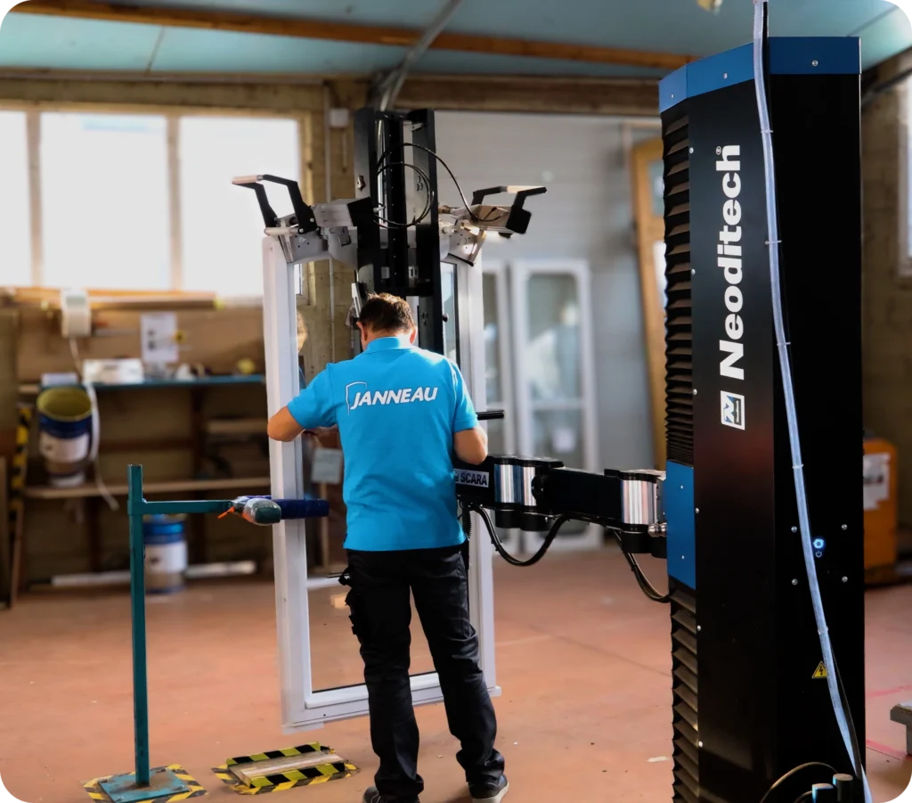 Neoditech SCARA TITAN manipulator arm handling an 80 kg door