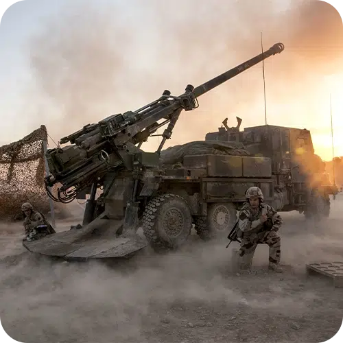 Canon automoteur CAESAR en action — secteur de la défense et de l'armement terrestre