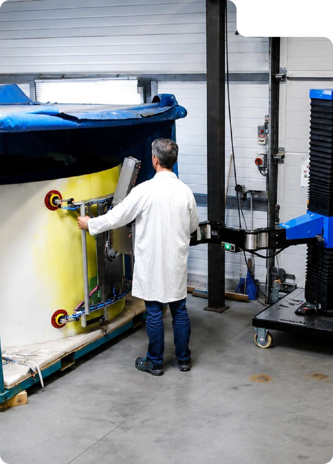 Gripping an aerospace part using the Neoditech SCARA TITAN manipulator arm fitted with a suction cup lifting beam – aerospace material handling