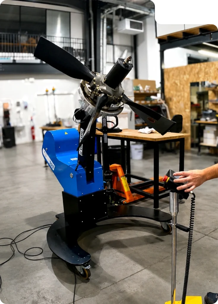 Holding an aircraft propeller using the Neoditech ERGO360° ergonomic positioner – aerospace material handling