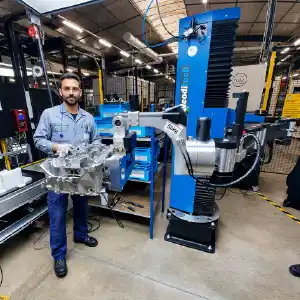 Neoditech SCARA industrial manipulator arm in the automotive industry