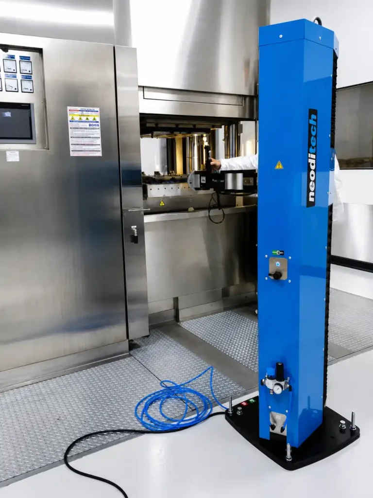 Pharmaceutical industry handling - SCARA TITAN manipulator arm