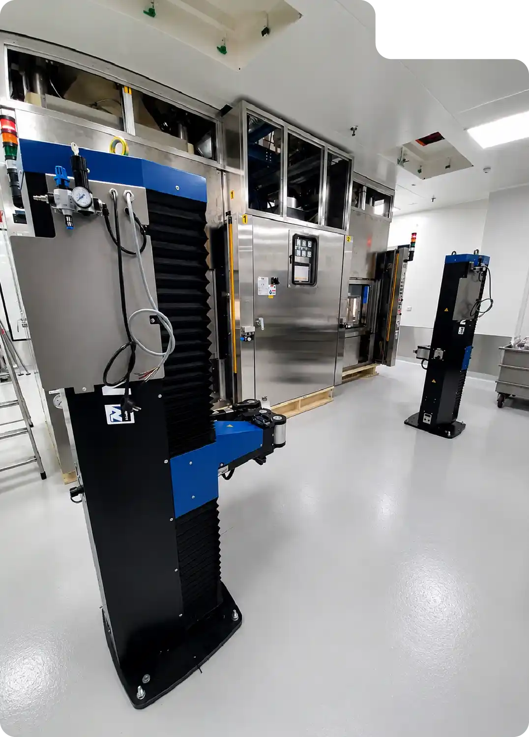 Double SCARA TITAN manipulator arms by Neoditech - pharmaceutical industry handling