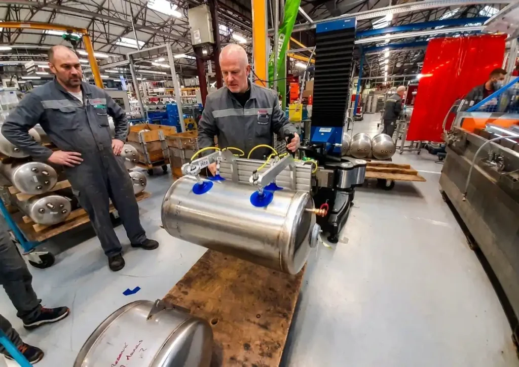 Handling a hot water cylinder using the Neoditech SCARA TITAN manipulator arm fitted with a suction gripper, ergonomic lifting equipment industry