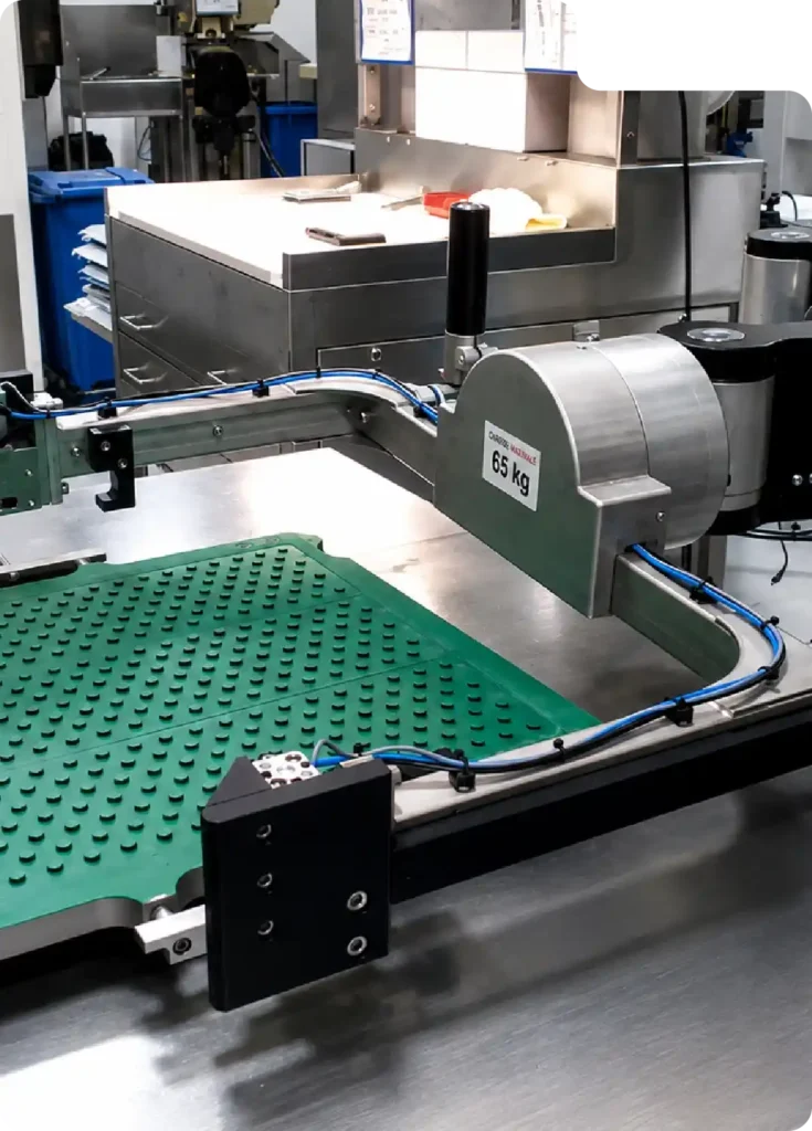 Handling a preform plate using the SCARA manipulator arm - pharmaceutical industry handling