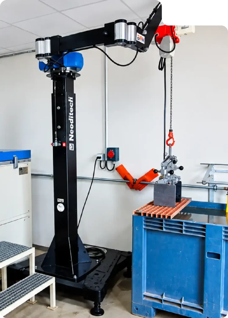 Construction industry material handling: handling bricks using the Neoditech Mobile Jib Crane
