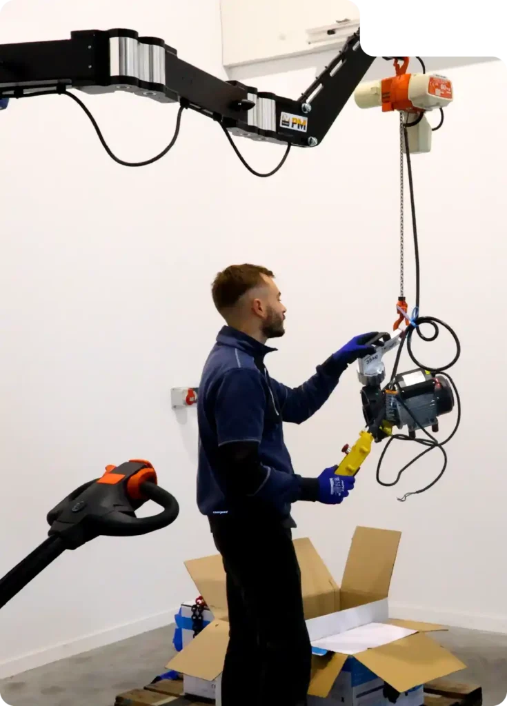 Agricultural machinery material handling: Neoditech Mobile Jib Crane handling a hydraulic pump